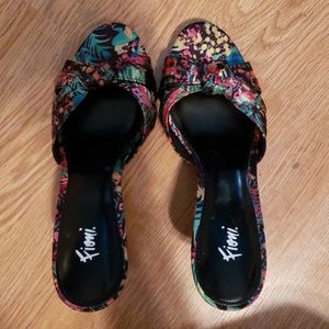 Fioni slip on mulesmulticolor floral NWOB